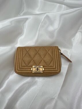 ❤️ Chanel Zip Boy Wallet Quilted Caviar
Leather A411E1M2E1